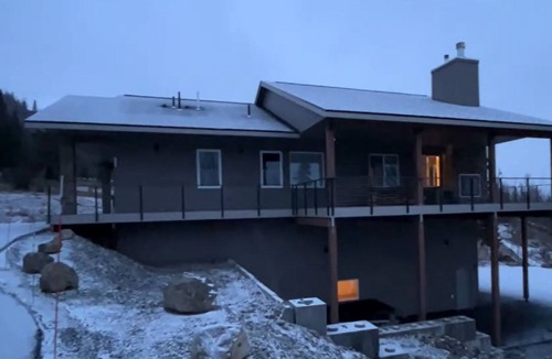Basher House | Luxury Mountain House with Amazing Views and great Hiking in Anchorage
