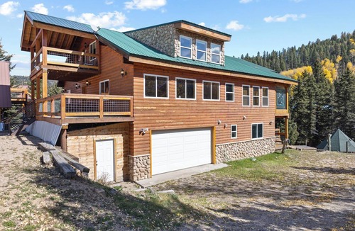 Red River House | "Luxury Riverfront Cabin "Moe's Riverside Lodge" Pool Table-AC-On the River-Pet Friendly