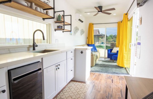 Cornville Cottage | Luxury Stargazing Container Near Sedona Hot Tub & Desert Views