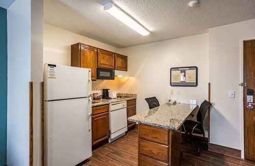 Cedar Rapids Hotel | MainStay Suites Cedar Rapids North - Marion
