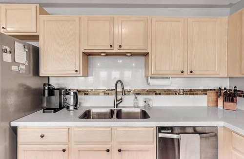 Long Beach Condo | Mana Kai 2nd floor w/view of the ocean and beach
