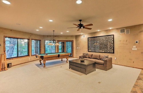 Torreon House | Massive Show Low Cabin with Deck - 3 Miles to Lake!
