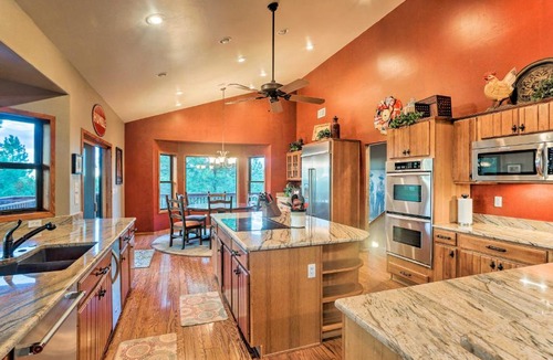 Torreon House | Massive Show Low Cabin with Deck - 3 Miles to Lake!
