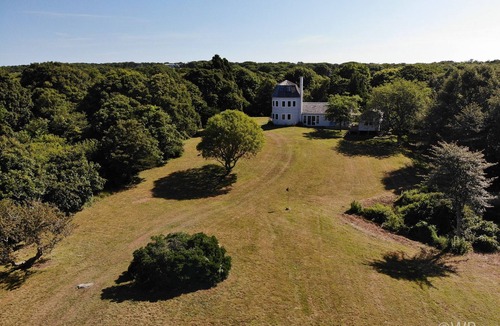 Chilmark House | Menemsha Pond waterfront Available July 18-25, 2026 BOOK NOW!
