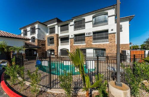 Tempe Apartment | Metro Tempe Extended Stay - 2 Kings