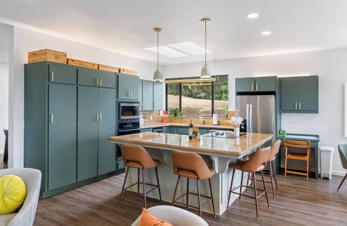 Atascadero House | Mid-Mod Hilltop Retreat Views & Local Wildlife