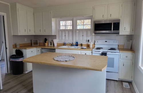 Erwin Cottage | MilltownSassy is located in Erwin,NC near interstates 95&40. 7mi from Campbell