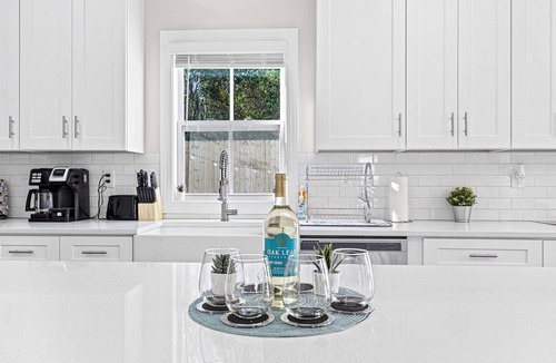 Sharonbrook House | Modern 4 BR/2.5 Bath w/wine & 5 mins to Light Rail