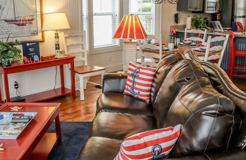 Branson Cottage | Modern 4BDR/3BA Cottage at fabulous Stormy Point.