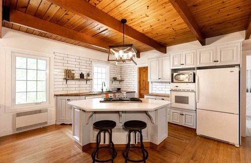La Conception Cottage | Modern & Charming Canadian house Spa, Sauna, Gym