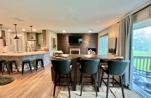 Hidden Valley Condo | Modern Condo | 2 King Beds & Pool Access