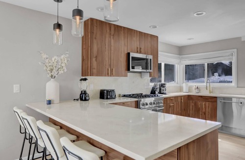 Willow Creek Highlands House | Modern Mountainside Sanctuary