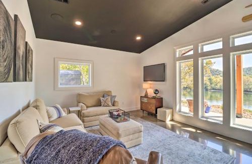 Lone Rock House | Modern Norfork House w/Patio on White River!