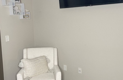 Lakes of Forest Hill Apartment | ✨Modern Stay ✨