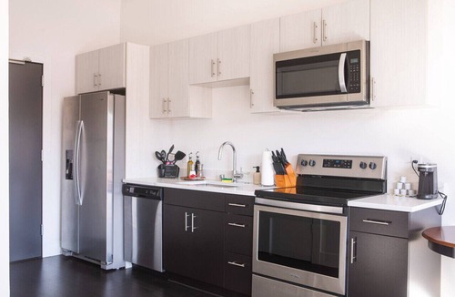 Milwaukee Apartment | Modern Studio Apt with Rooftop, Gym, and Parking