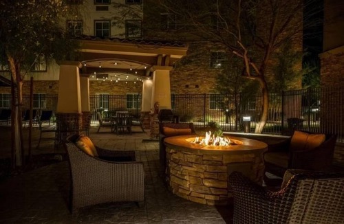 Gilbert Apartment | Modern Studio in Phoenix | Hot Tub + Outdoor Pool + 24 Hour Business Center