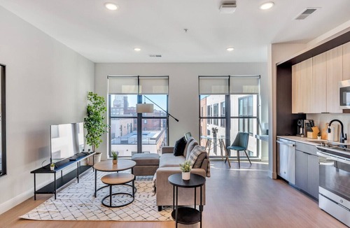 Pendleton Apartment | Modern Studio Rooftop Gym Near Hard Rock