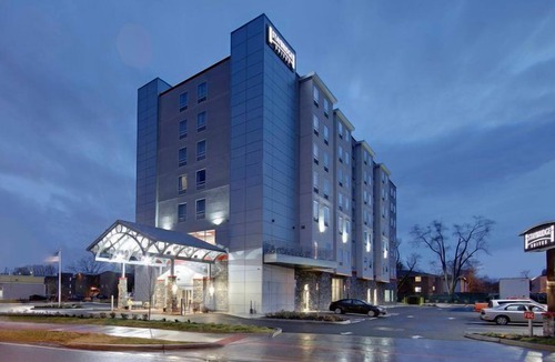 Columbus Apartment | Modern Suite Only 1 Mile from The Ohio State University | Business Center + Heated Indoor Pool