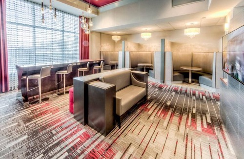 Columbus Apartment | Modern Suite Only 1 Mile from The Ohio State University | Business Center + Heated Indoor Pool
