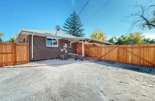 Southeast House | Modern & Updated Unit in Prime Location