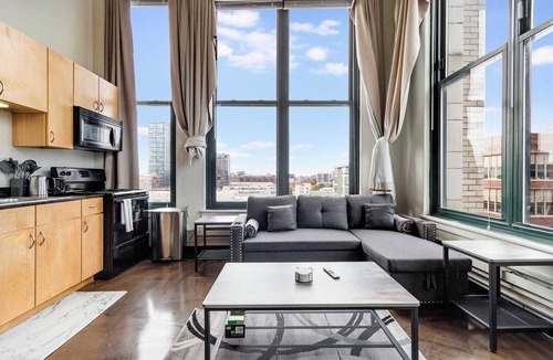 West Loop Apartment | Modern West Loop Gem-City Views & Prime Location 1