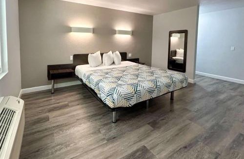 Sherwood Forest and Thistle Development Hotel | Motel 6-Anaheim, CA