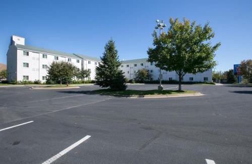 Brooklyn Center Hotel | Motel 6-Brooklyn Center, MN - Minneapolis