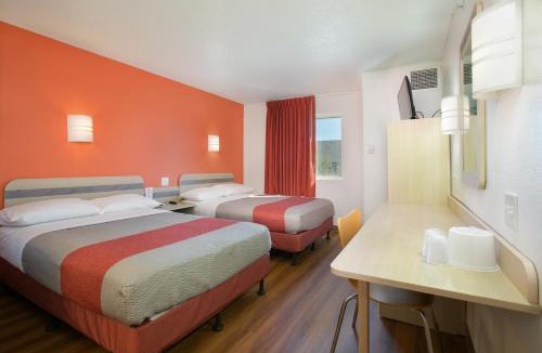 Brooklyn Center Hotel | Motel 6-Brooklyn Center, MN - Minneapolis