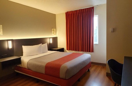 Brooklyn Center Hotel | Motel 6 Brooklyn Center, MN - Minneapolis