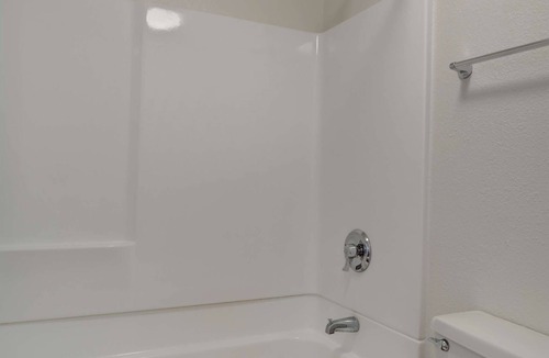 Chicopee Hotel | Motel 6 Chicopee, MA - Springfield