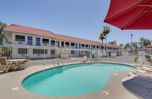 Tempe Hotel | Motel 6-Tempe, AZ - Broadway - ASU