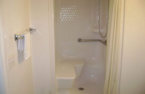 Latonia Hotel | Motel Beechmont