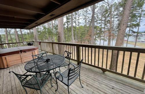 Mount Ida House | Mountain Harbor Lodge cottage on Lake Ouachita,