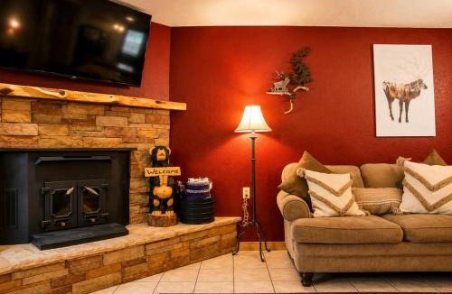 Red River House | Mountain Memories, Walk To Ski Area, Town, Fishing