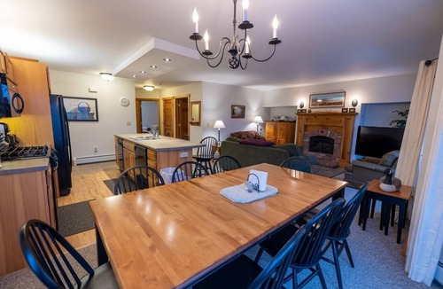 North Troy Condo | Mountains, golf, hike, tram and waterpark w/A/C!