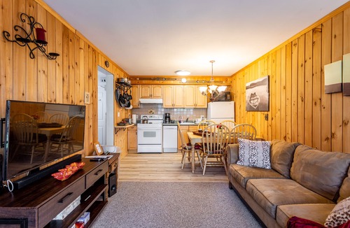 Hunter Condo | Mountainside Haven - walk to Hunter Mountain!