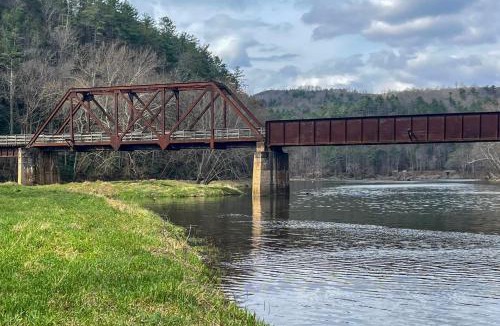 Providence House | Mtn Views, New River Access & 98 Acres: Galax Gem