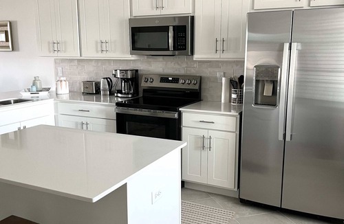 Lehigh Acres Apartment | New 3rd-Floor Condo on Golf Course (Golf Included)