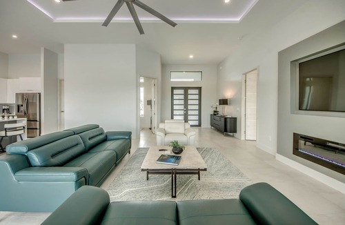 Mariner House | NEW BUILD - Heated Pool - Spa - Wide Canal - Southern Exp - Upgraded BBQ -4 Beds