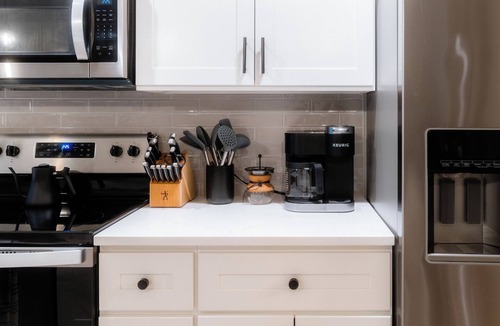 Forks House | NEW - Downtown Forks, Hot Tub, Fire Pit, EV, Games