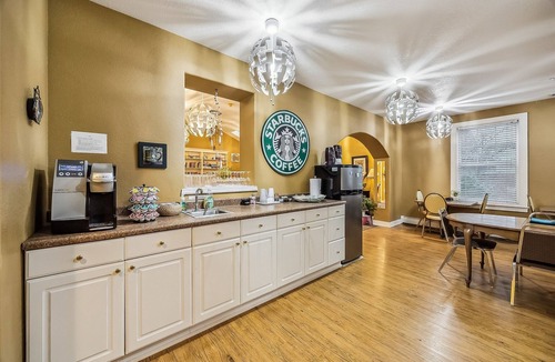 Cathlamet Apartment | NEW! Hotel Cathlamet Room 203 - Interior Full