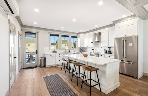 Seabrook House | *NEW* The Hermit: Private Hot Tub, Dog Friendly!