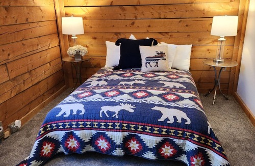 Westcliffe Cabin | Newly remodeled log cabin10 minutes from downtown Westcliffe. Pet Friendly!