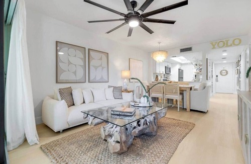 Park Shore Apartment | Newly Remodeled, Naples Escape 2 Kings, Pickleball