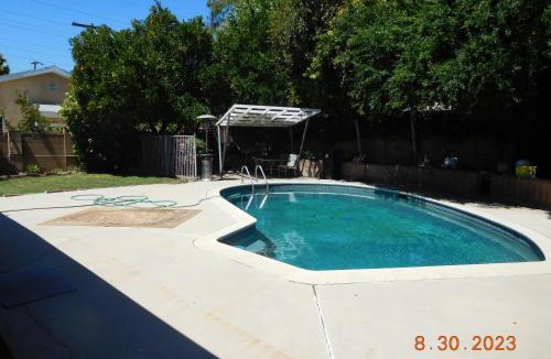 Northridge House | Nice Northridge 4-2-2 home near CSUN and Pierce College