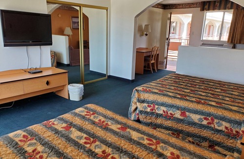 Globe Hotel | night Inn