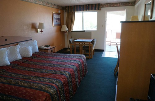 Globe Hotel | night Inn