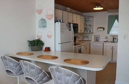 Emerald Isle Cottage | Oceanfront 4BR – Pet-Friendly & Spacious Decks