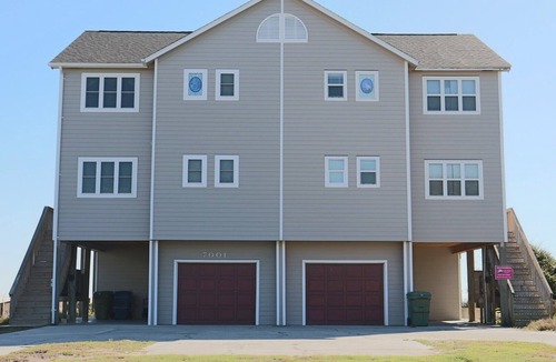 Emerald Isle Cottage | Oceanfront 4BR – Pet-Friendly & Spacious Decks