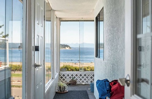 Campbell River House | Oceanfront Central Seawalk Location | Patio, BBQ